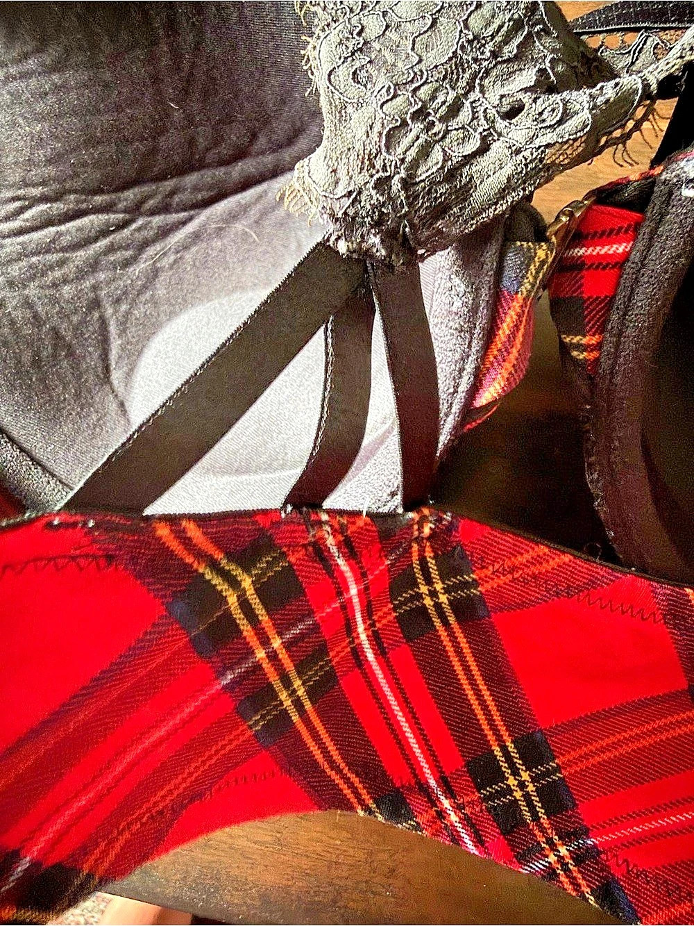 Cacique Boost Plunge Plaid Holiday Lace Bra in Red & Black 44C - Picture 5 of 9